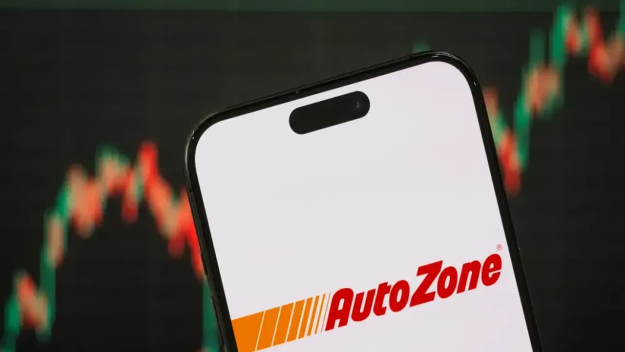 https://stocktwits.com/news articles/markets/equity/autozone shares dive post earnings but wells fargo sees buying opportunity/cZdeYkuRIPt https://stocktwits.com/news articles/markets/equity/autozone shares dive post earnings but wells fargo sees buying opportunity/cZdeYkuRIPt