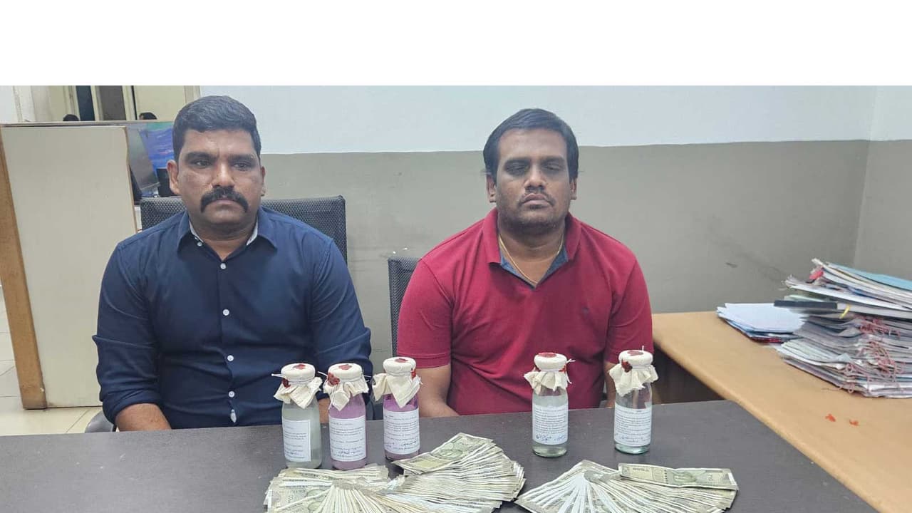 Telangana ACB arrests SI, constable (Photo/Telangana ACB) Telangana ACB arrests SI, constable (Photo/Telangana ACB)