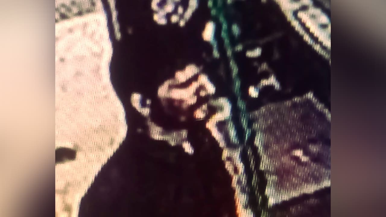 CCTV grab of prime suspect Dr Umar Un Nabi when he went to mosque near Turkman Gate before the attack. (Photo/ANI))