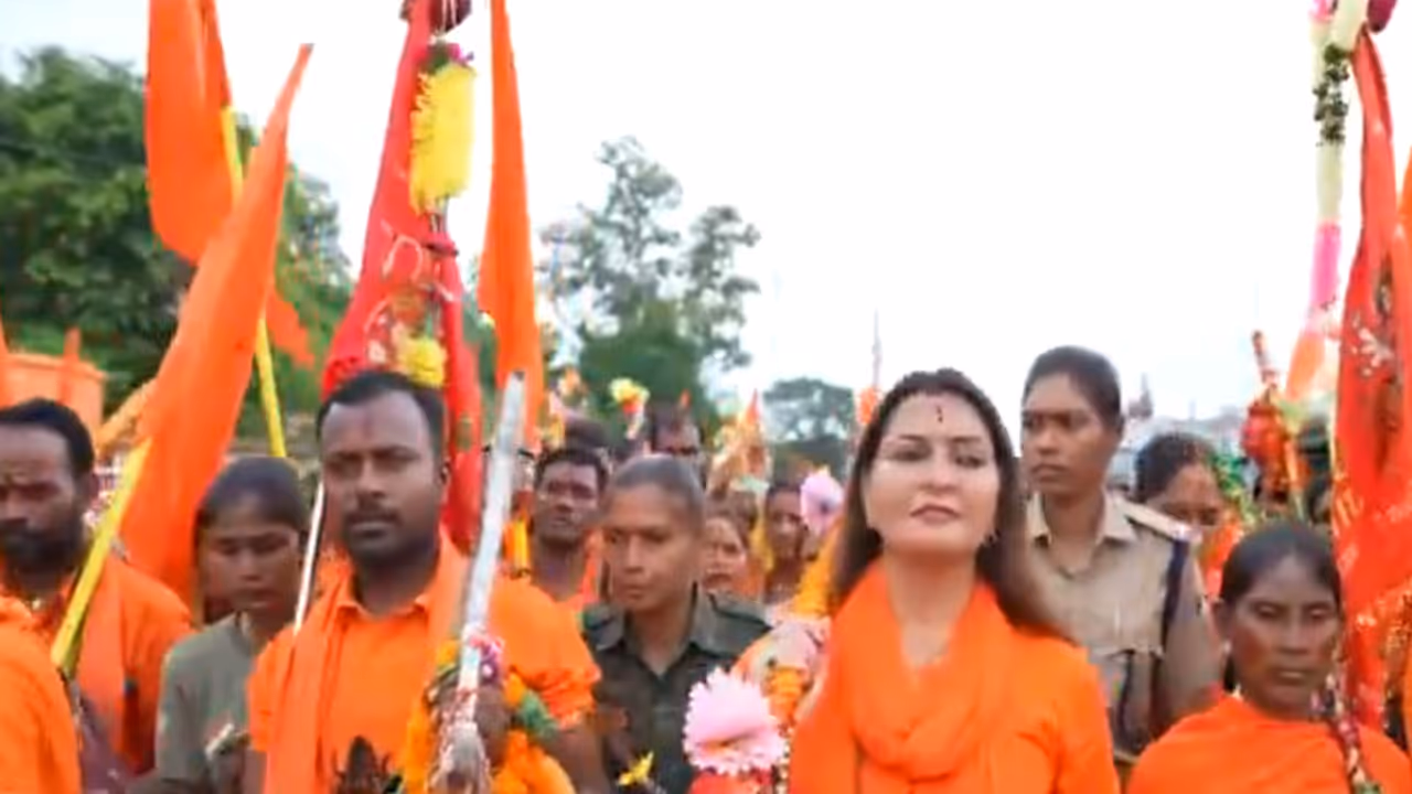 BJP MLA Bhawna Bohra participates in the 151 km Kanwar Yatra from Amarkantak to the Bhoramdev Shiva temple (Photo/ANI) BJP MLA Bhawna Bohra participates in the 151 km Kanwar Yatra from Amarkantak to the Bhoramdev Shiva temple (Photo/ANI)