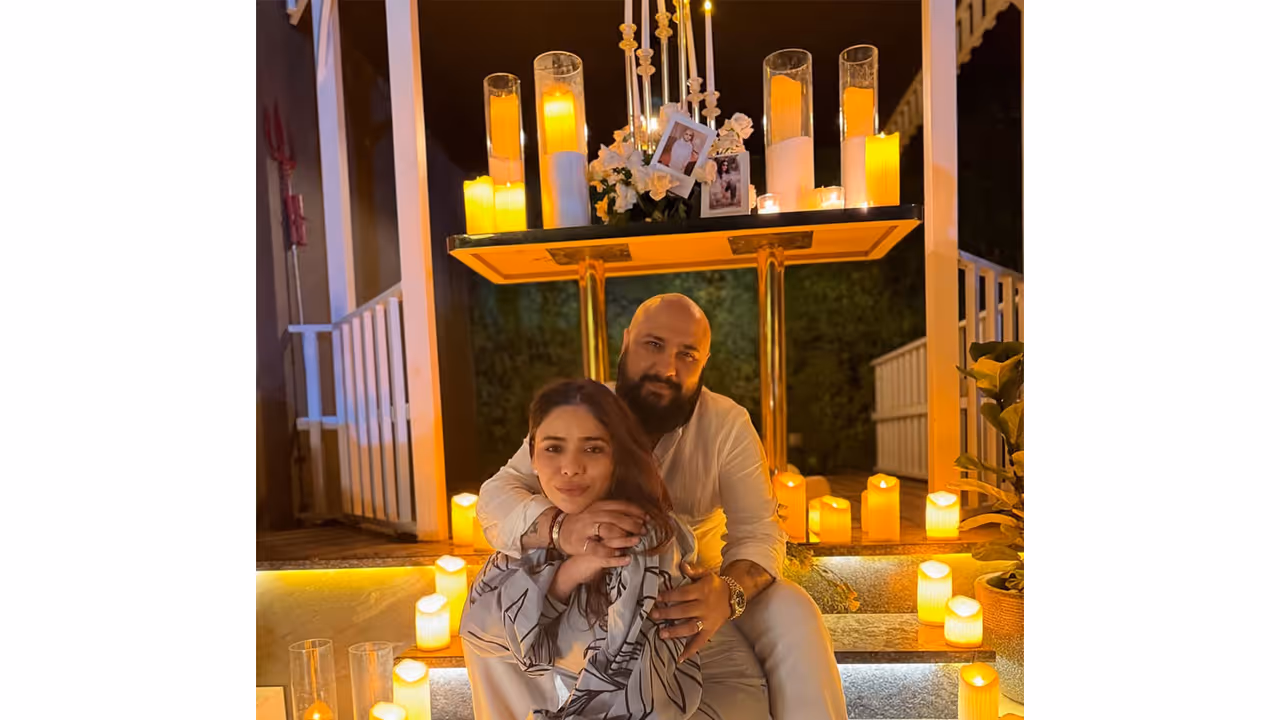B Praak with wife Meera Bachan (Photo/instagram/@meera_bachan) B Praak with wife Meera Bachan (Photo/instagram/@meera_bachan)