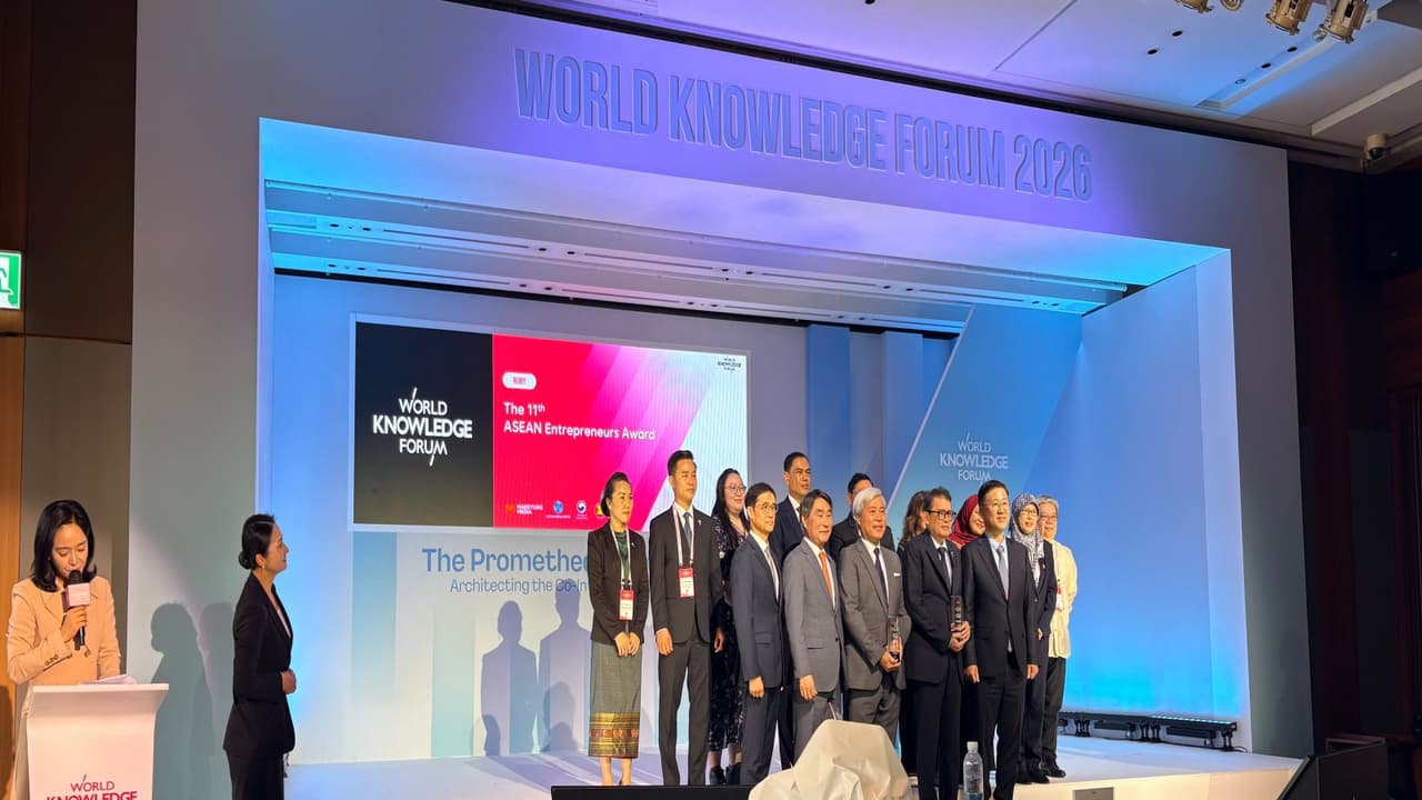 Delegates and awardees pose on stage during the 27th World Knowledge Forum in Seoul. (Photo/ANI) Delegates and awardees pose on stage during the 27th World Knowledge Forum in Seoul. (Photo/ANI)