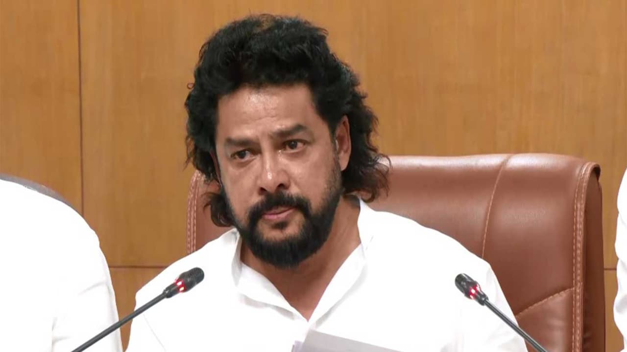 Congress leader B Nagendra (Photo/ANI) Congress leader B Nagendra (Photo/ANI)