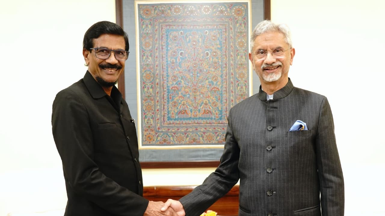 External Affairs Minister S Jaishankar with General Secretary of Janatha Vimukthi Peramuna Tilvin Silva (FilePhoto/X@DrSJaishankar) External Affairs Minister S Jaishankar with General Secretary of Janatha Vimukthi Peramuna Tilvin Silva (FilePhoto/X@DrSJaishankar)