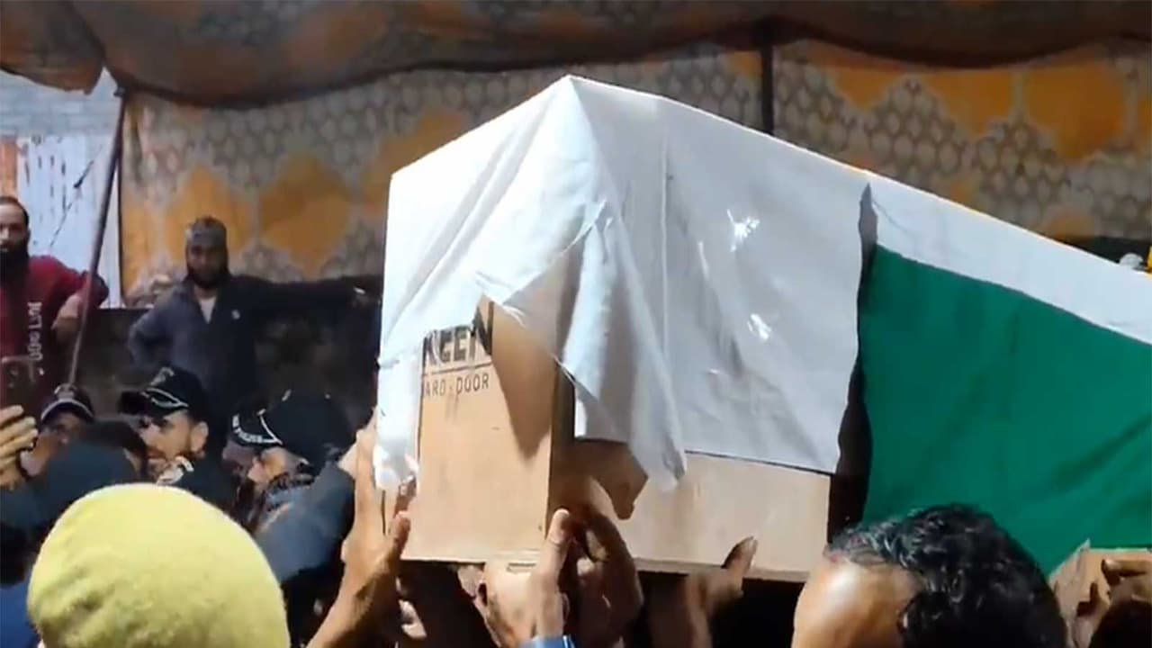 Family members and locals pay their last respects to Head Constable Ashiq Hussain Qureshi at his native village on Wednesday. (Photo/ANI) Family members and locals pay their last respects to Head Constable Ashiq Hussain Qureshi at his native village on Wednesday. (Photo/ANI)