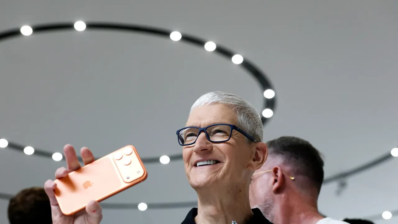 https://stocktwits.com/news articles/markets/equity/apple stock poised for a lift iphone 17 seen driving best holiday quarter growth in 4 years/cmyi23mR4KE https://stocktwits.com/news articles/markets/equity/apple stock poised for a lift iphone 17 seen driving best holiday quarter growth in 4 years/cmyi23mR4KE