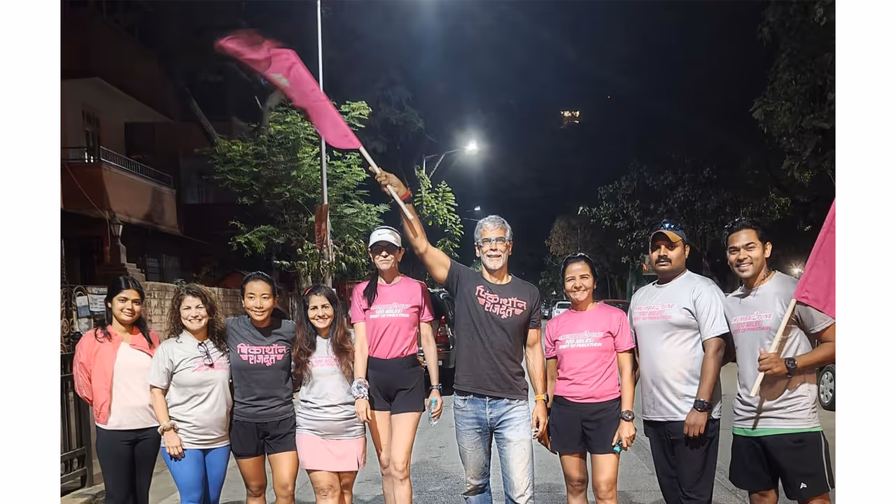 Milind Soman and Ankita Konwar flagging off Spirit of Pinkathon at Shivaji Park (Photo: Pinkathon) Milind Soman and Ankita Konwar flagging off Spirit of Pinkathon at Shivaji Park (Photo: Pinkathon)