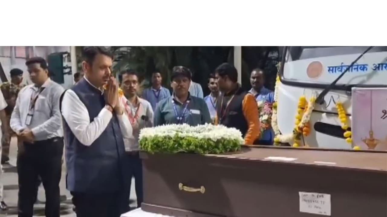 Maharashtra CM Devendra Fadnavis pays tributes to Nana Patekar (Photo/ANI) Maharashtra CM Devendra Fadnavis pays tributes to Nana Patekar (Photo/ANI)
