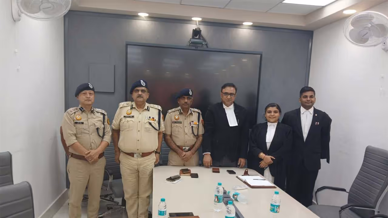 Delhi Traffic Police briefs Bar Associations on traffic plans for BRICS Summit (Photo/ANI) Delhi Traffic Police briefs Bar Associations on traffic plans for BRICS Summit (Photo/ANI)