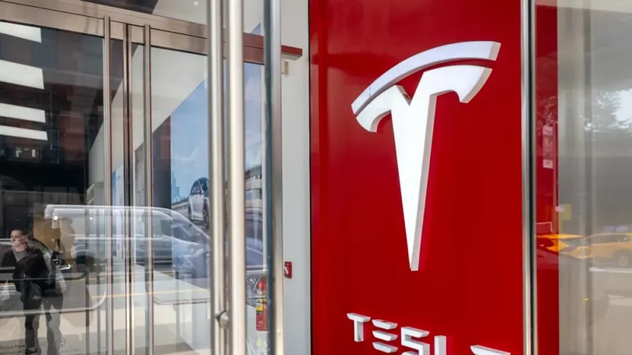 https://stocktwits.com/news articles/markets/equity/tsla stock slumps on musk trump clash retail traders panic/chl3zdTRbU0 https://stocktwits.com/news articles/markets/equity/tsla stock slumps on musk trump clash retail traders panic/chl3zdTRbU0