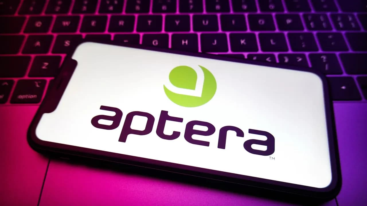https://stocktwits.com/news articles/markets/equity/retail buzz builds as aptera motors gears up for first public product reveal since nasdaq debut/ch6ClqCR3oq