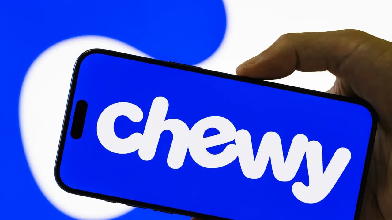 https://stocktwits.com/news articles/markets/equity/chwy stock loses steam after early rally chewy executives warn ongoing pressure may persist in near term/cZ06ZZkR7Tu https://stocktwits.com/news articles/markets/equity/chwy stock loses steam after early rally chewy executives warn ongoing pressure may persist in near term/cZ06ZZkR7Tu