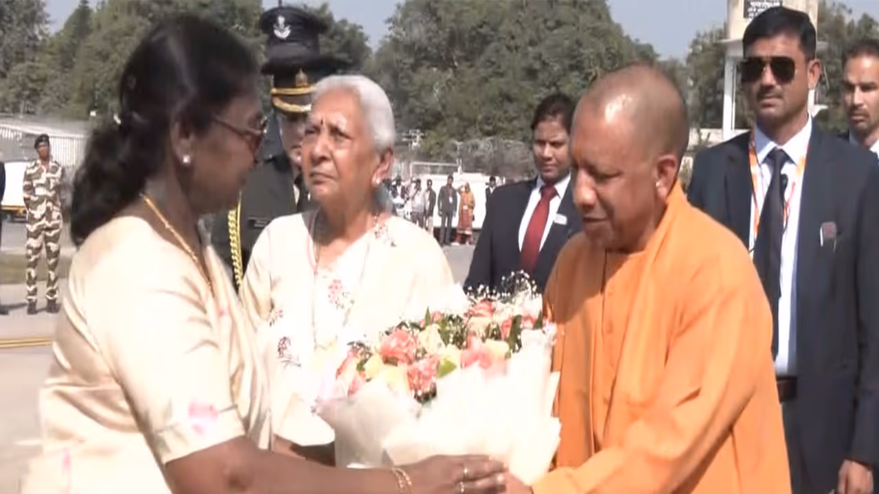 CM Yogi welcomes President Droupadi Murmu (Photo/ANI)