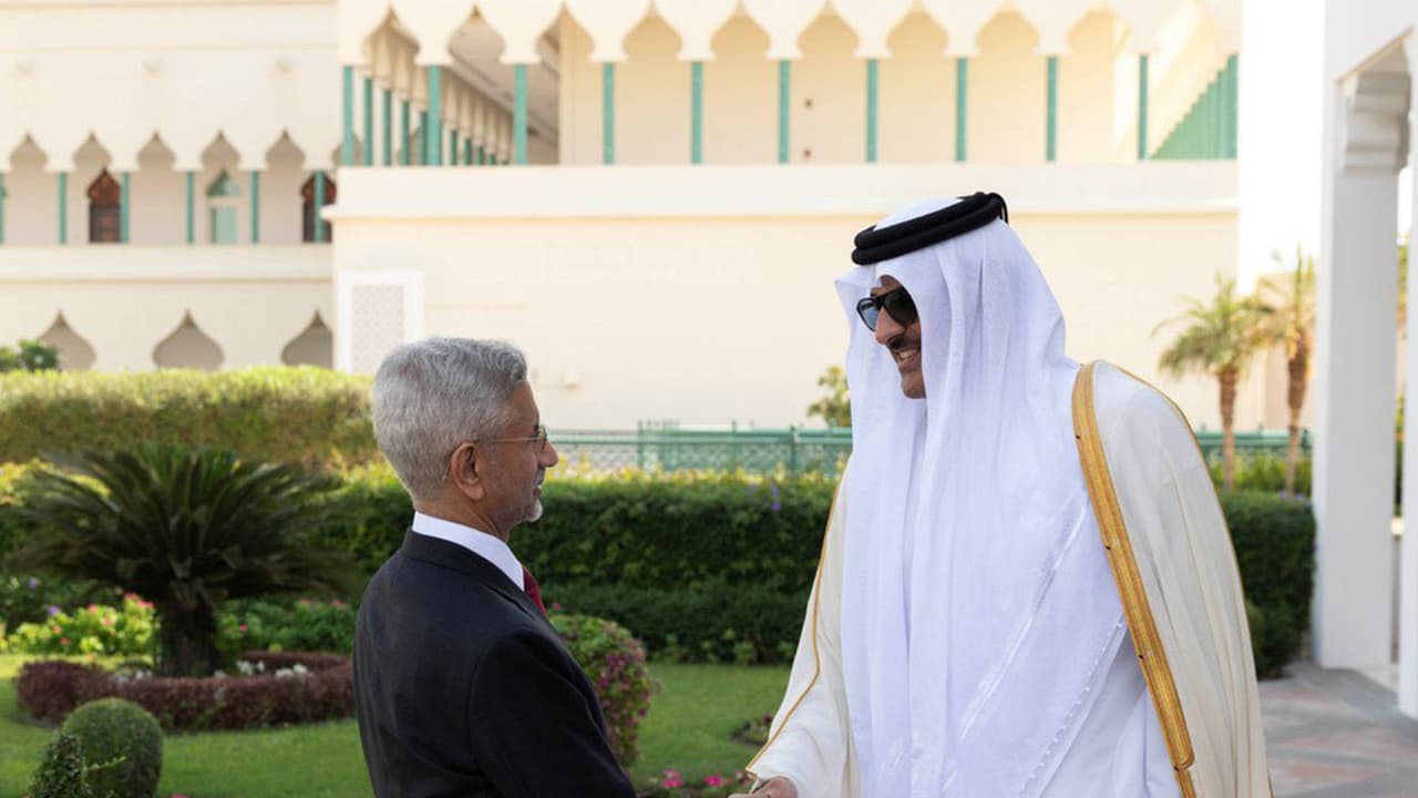 EAM Jaishankar meets Qatar Amir (Photo/ X@DrSJaishankar) EAM Jaishankar meets Qatar Amir (Photo/ X@DrSJaishankar)