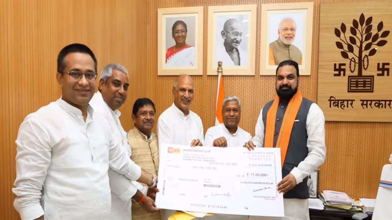 HAM (Secular) donates Rs 11 lakh for Bihar flood relief (Photo/ ANI) HAM (Secular) donates Rs 11 lakh for Bihar flood relief (Photo/ ANI)