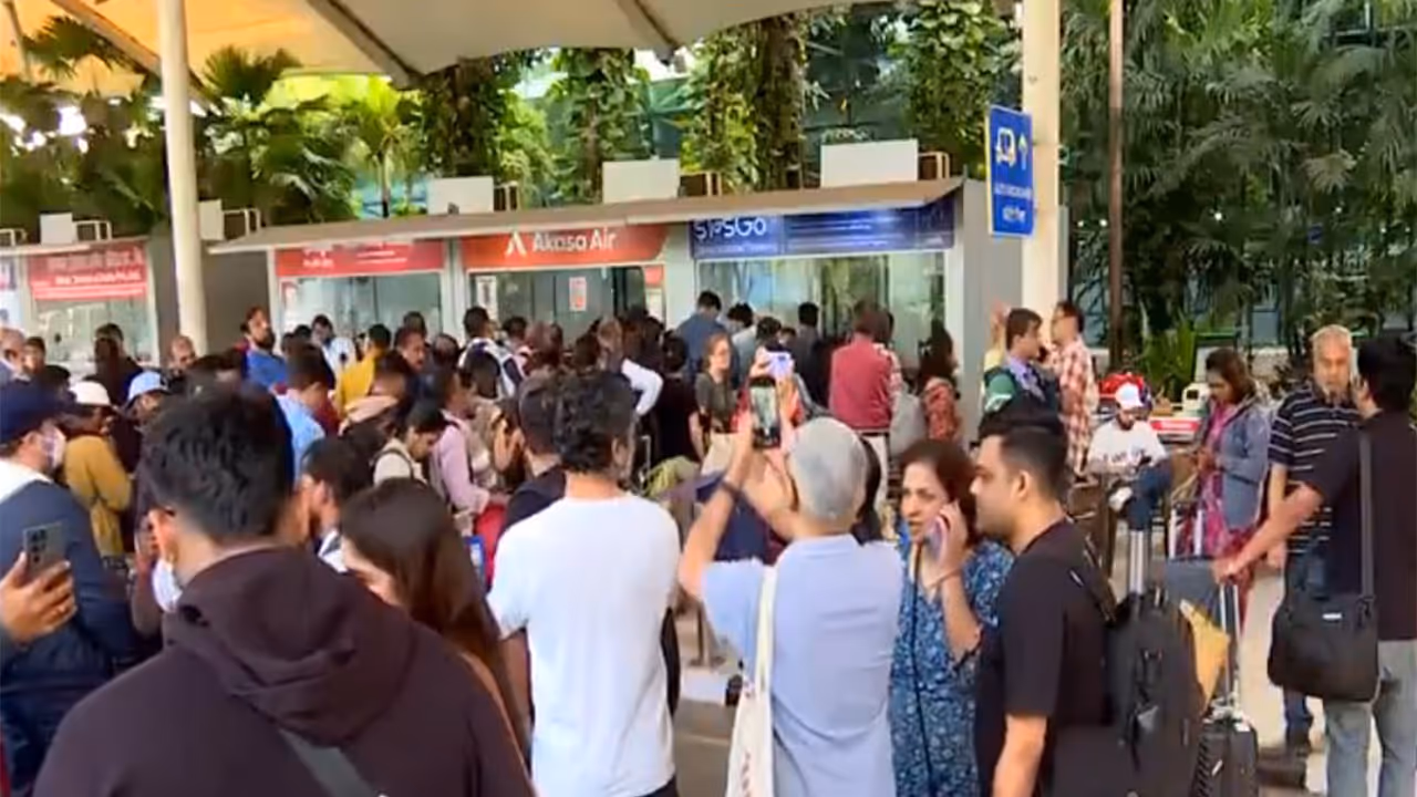 In Mumbai, visuals from Chhatrapati Shivaji Maharaj International Airport showed long queues and congested terminals (Photo/ANI)