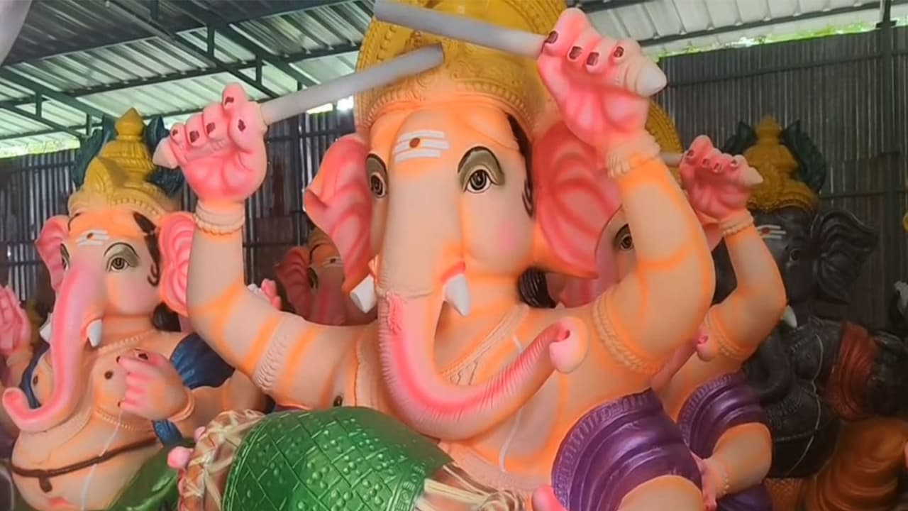 Vinayagar Chaturthi preparations in Tamil Nadu (Photo/ANI) Vinayagar Chaturthi preparations in Tamil Nadu (Photo/ANI)