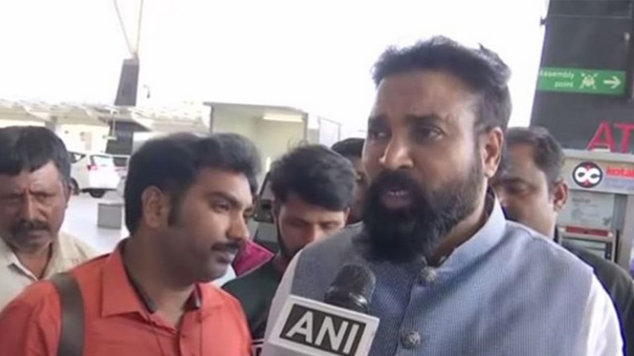 Former Minister and BJP Leader B. Sriramulu (File Photo/ANI) Former Minister and BJP Leader B. Sriramulu (File Photo/ANI)