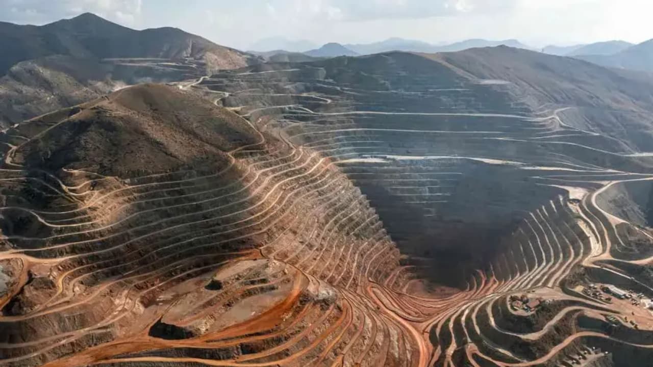 https://stocktwits.com/news articles/markets/equity/rio tinto in spotlight after us judge pauses land transfer for copper project/chiZUFIRbl8 https://stocktwits.com/news articles/markets/equity/rio tinto in spotlight after us judge pauses land transfer for copper project/chiZUFIRbl8