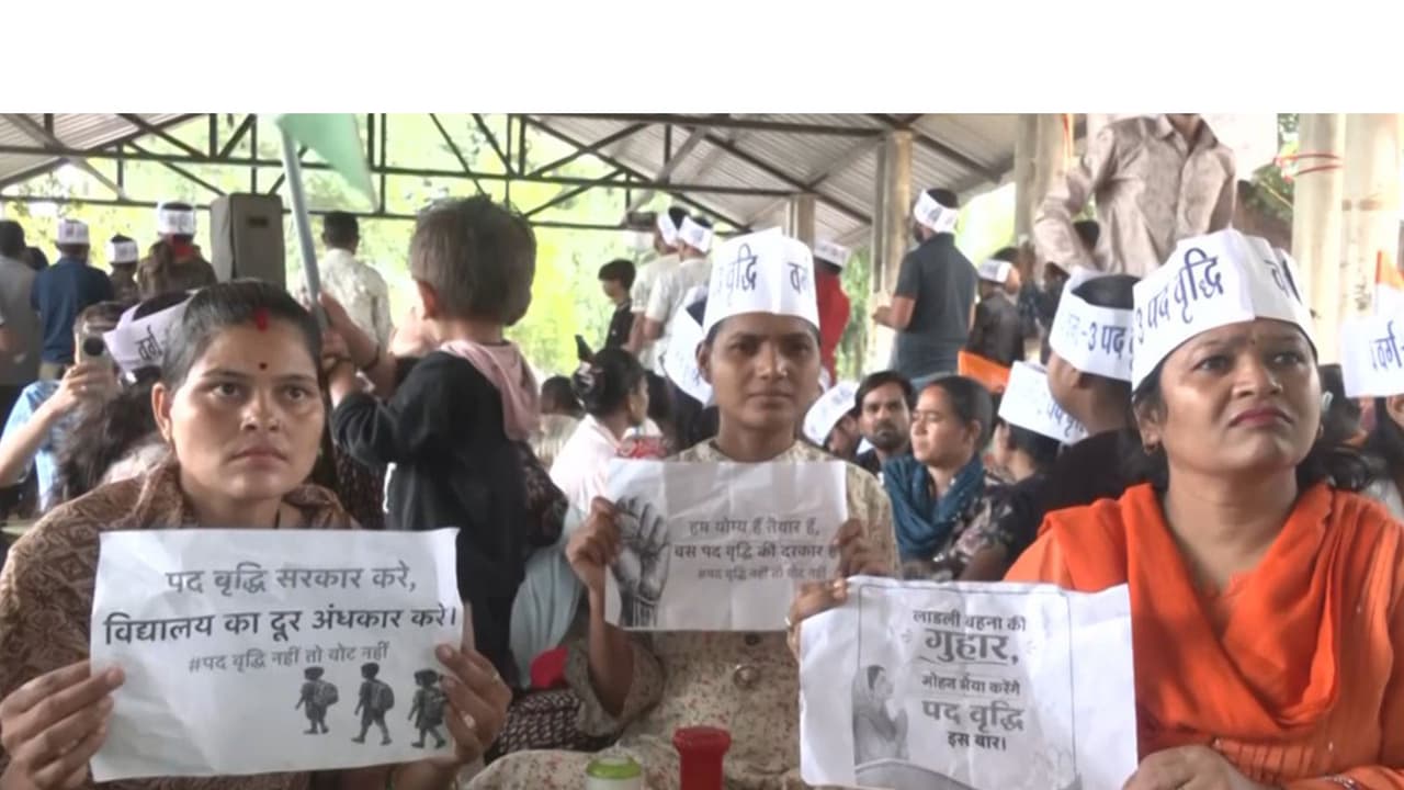Teacher recruitment aspirants protest in Bhopal (Photo/ANI) Teacher recruitment aspirants protest in Bhopal (Photo/ANI)