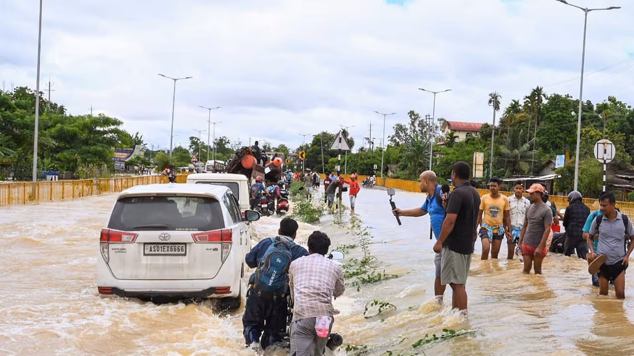 Floodwaters submerge Jorhat Sivasagar highway in Assam, commuters struggle through waterlogged roads (Photo/ANI) Floodwaters submerge Jorhat Sivasagar highway in Assam, commuters struggle through waterlogged roads (Photo/ANI)