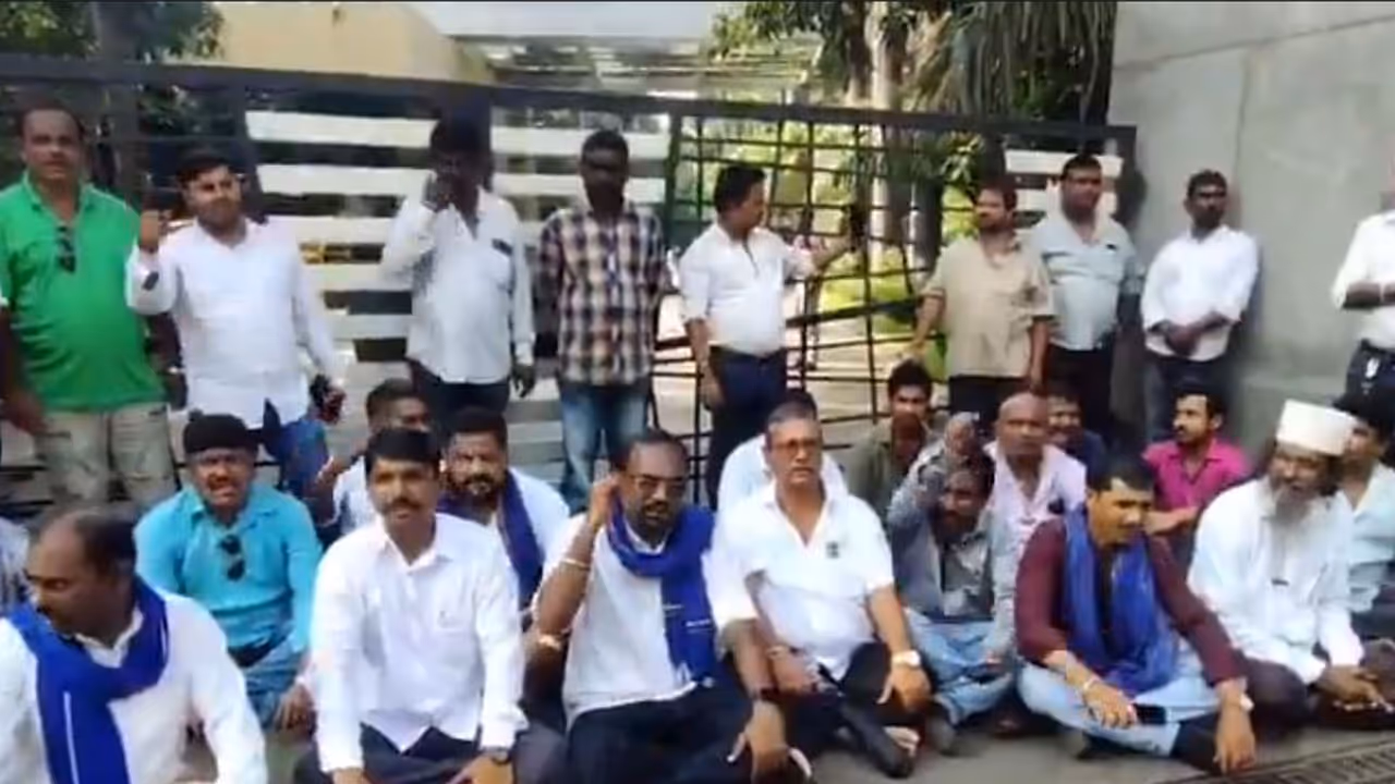 Aazad Samaj Party (Kanshi Ram) members protesting outside IIT Bombay (Photo/ANI) Aazad Samaj Party (Kanshi Ram) members protesting outside IIT Bombay (Photo/ANI)