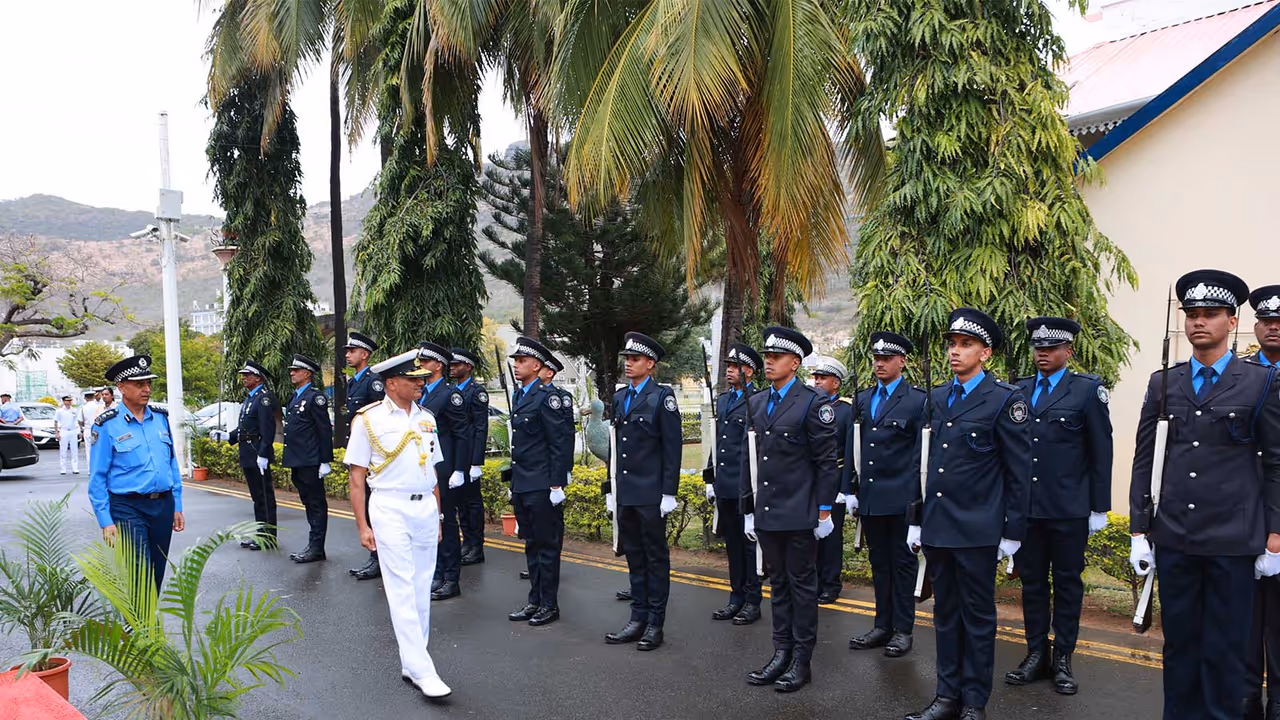 CNS Admiral Krishna Swaminathan pays visit to Mauritius (Photo/X@IndiannavyMedia) CNS Admiral Krishna Swaminathan pays visit to Mauritius (Photo/X@IndiannavyMedia)