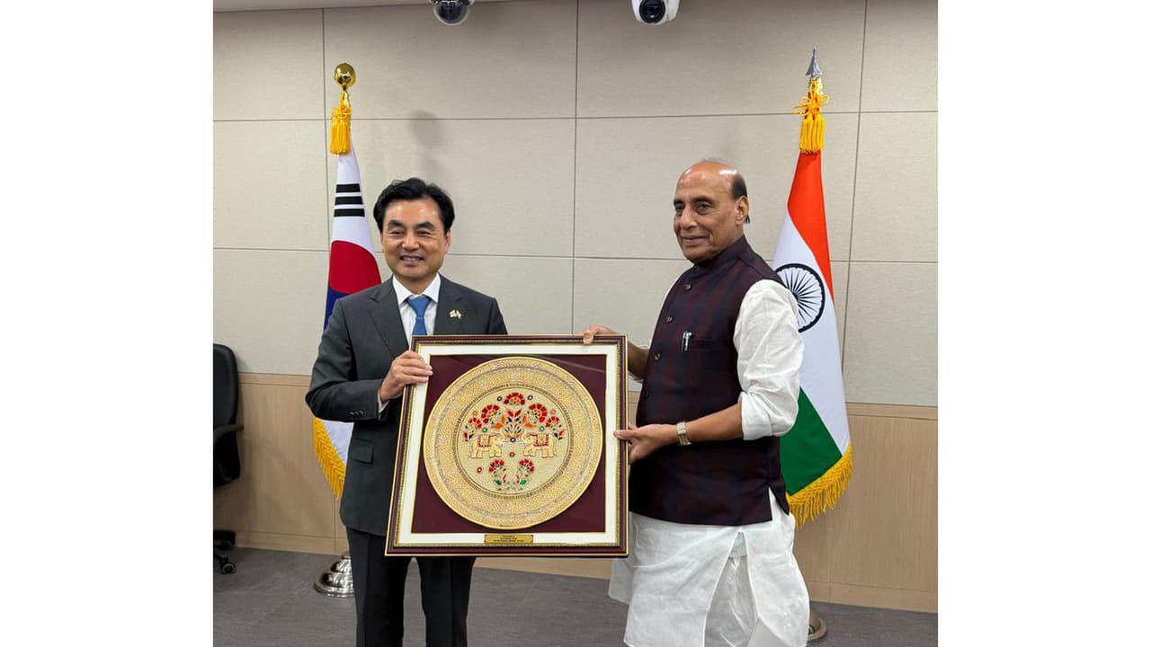 Defence Minister Rajnath Singh and South Korean Defence Minister Ahn Gyu back, Seoul (Photo/X/@rajnathsingh) Defence Minister Rajnath Singh and South Korean Defence Minister Ahn Gyu back, Seoul (Photo/X/@rajnathsingh)