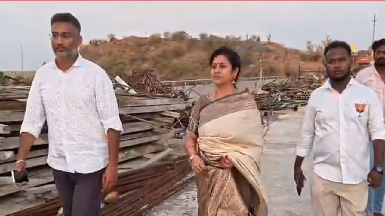 BJP leader Sadineni Sharma visits Gottipatiya Dam in Markapuram (Photo/ANI) BJP leader Sadineni Sharma visits Gottipatiya Dam in Markapuram (Photo/ANI)