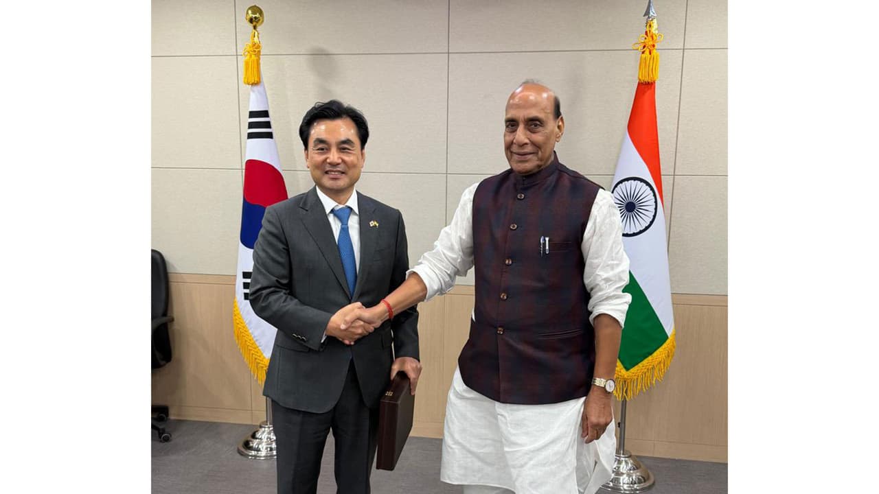 Defence Minister Rajnath Singh with South Korean counterpart, Ahn Gyu back (Photo/X@rajnathsingh) Defence Minister Rajnath Singh with South Korean counterpart, Ahn Gyu back (Photo/X@rajnathsingh)