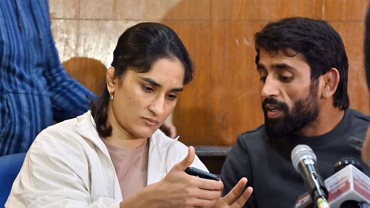 Vinesh Phogat (L) and Bajrang Punia (R) during a press conference (File Photo/ANI) Vinesh Phogat (L) and Bajrang Punia (R) during a press conference (File Photo/ANI)