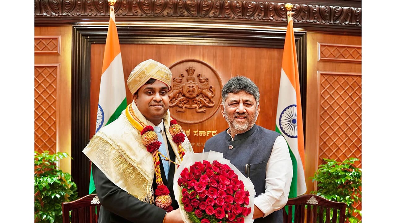 Karnataka Chief Minister DK Shivakumar and Ganesanathan Geathiswaran, Deputy High Commissioner of Sri Lanka to Southern India (Photo: X@DKShivakumar) Karnataka Chief Minister DK Shivakumar and Ganesanathan Geathiswaran, Deputy High Commissioner of Sri Lanka to Southern India (Photo: X@DKShivakumar)