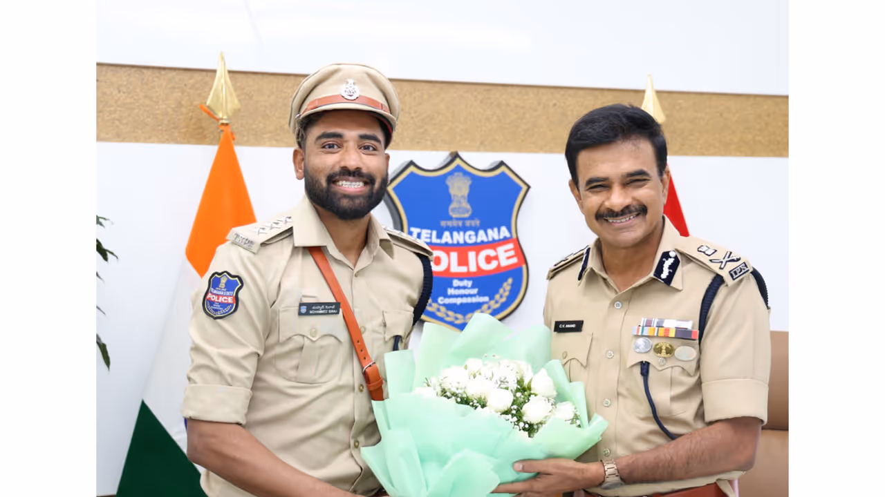 DSP Mohammed Siraj (L) with Telanagan Police DGP CV Anand. (Photo: X/ @CVAnandIPS) DSP Mohammed Siraj (L) with Telanagan Police DGP CV Anand. (Photo: X/ @CVAnandIPS)