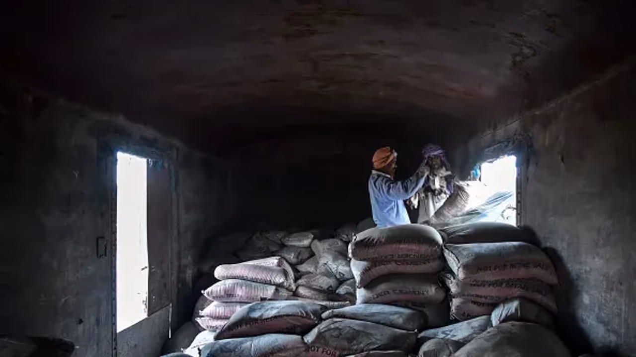 https://stocktwits.com/news articles/markets/equity/cement sector strong q1fy26 analyst bullish on capacity expansion pricing ahead/cho9N9KR5Ud