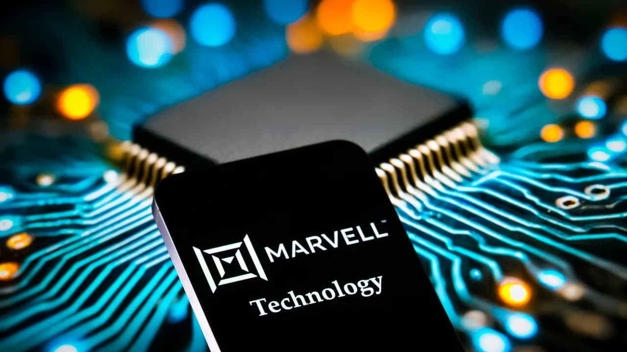 https://stocktwits.com/news articles/markets/equity/mrvl stock slips after hours despite raised multi year outlook investors weigh thin q2 beat lower q3 margin outlook/cZYoXteRJqV https://stocktwits.com/news articles/markets/equity/mrvl stock slips after hours despite raised multi year outlook investors weigh thin q2 beat lower q3 margin outlook/cZYoXteRJqV