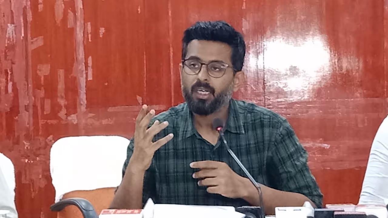 Kalaburagi Deputy Commissioner Ikram Shariff (Photo: Gulbarga Ki Awaaz/ fb) Kalaburagi Deputy Commissioner Ikram Shariff (Photo: Gulbarga Ki Awaaz/ fb)