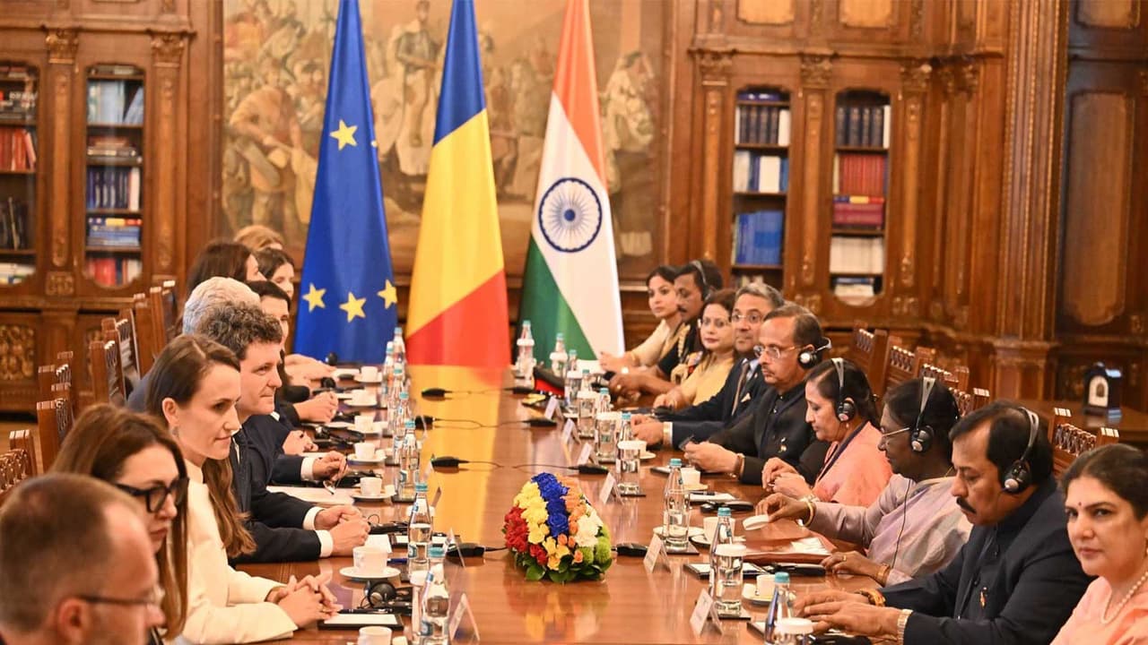 President Droupadi Murmu with Romania President President Nicușor Dan (Photo/X@MEAIndia) President Droupadi Murmu with Romania President President Nicușor Dan (Photo/X@MEAIndia)