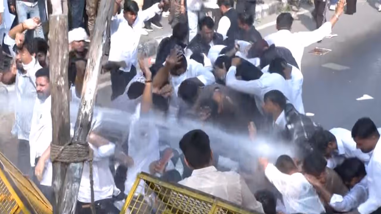 Youth Congress stages protest in Jaipur (Photo/ANI) Youth Congress stages protest in Jaipur (Photo/ANI)