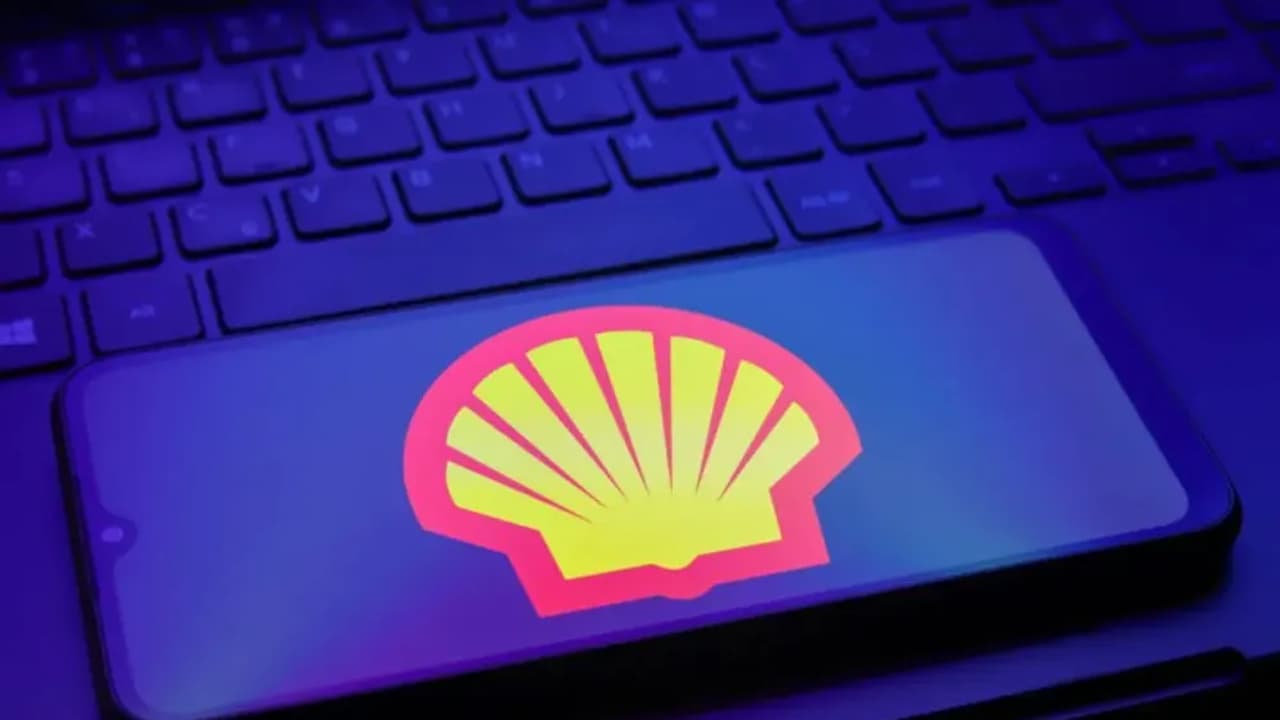 https://stocktwits.com/news articles/markets/equity/shell gains after q1 profit beat 3 5 b stock buyback pledge retail s bullish/chLUJabRb08