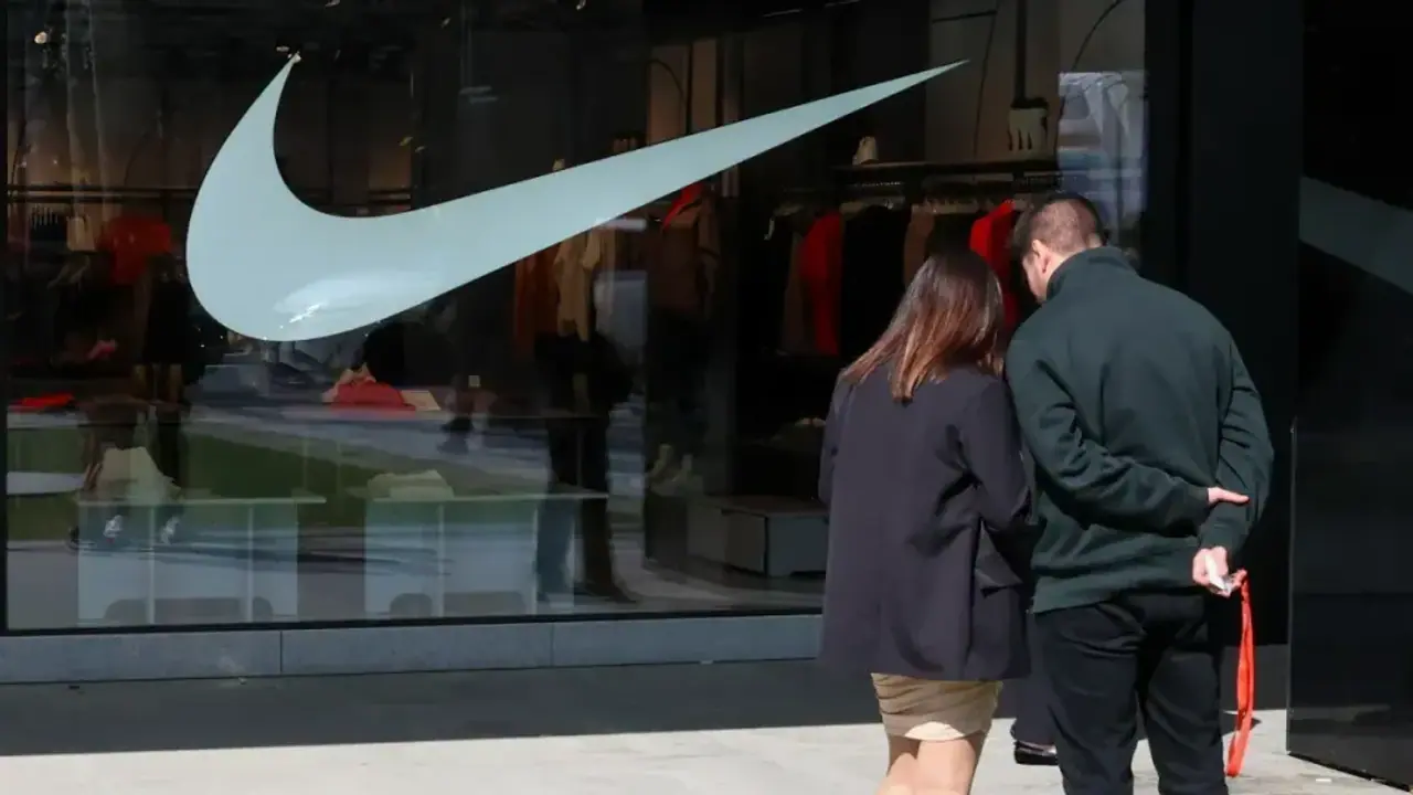 https://stocktwits.com/news articles/markets/equity/nike shuffles top management/chiBIEgRbjG