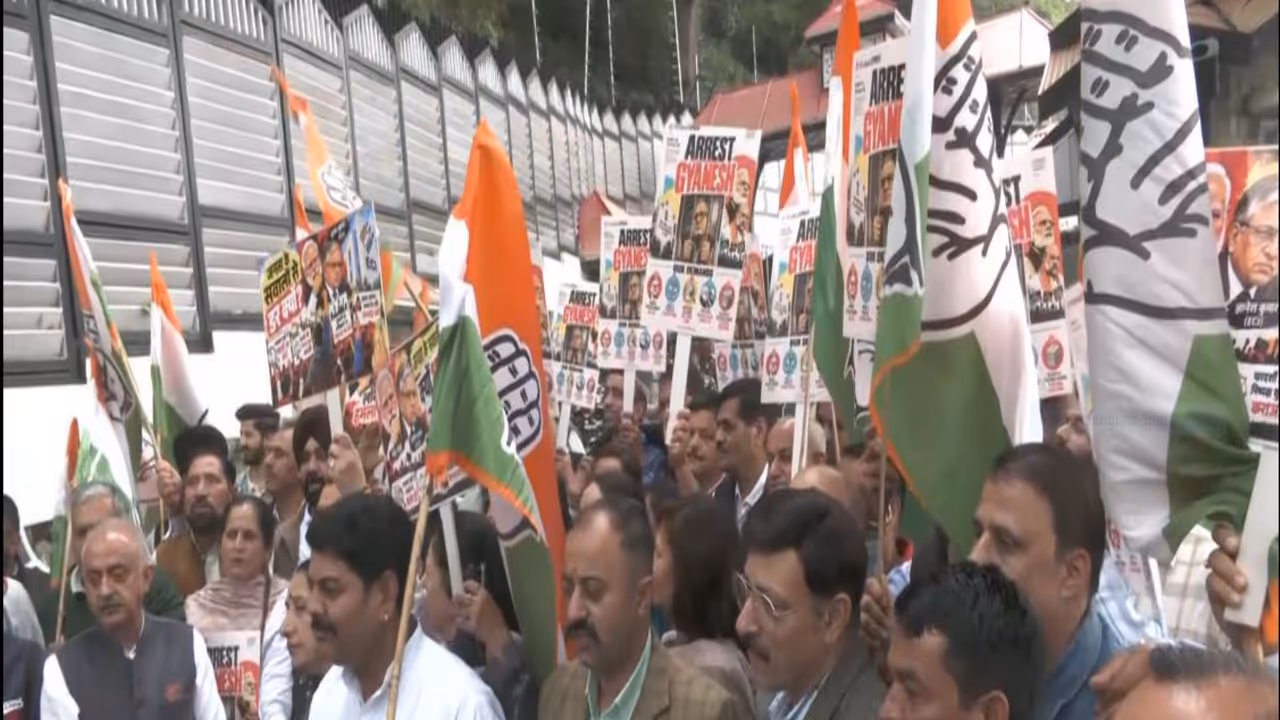Himachal Pradesh Congress hold protest, stages gherao of Lok Bhawan in Shimla (Photo/ANI) Himachal Pradesh Congress hold protest, stages gherao of Lok Bhawan in Shimla (Photo/ANI)