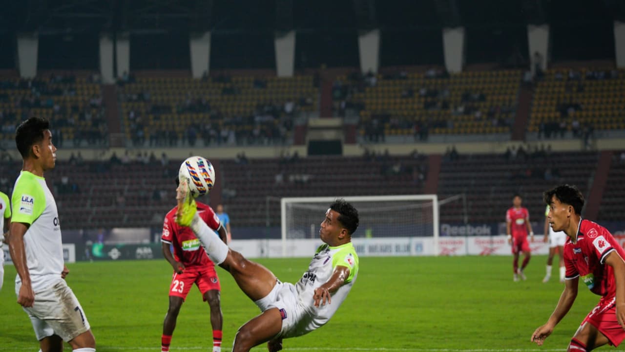 Odisha FC and NorthEast United FC players in action (Photo: ISL) Odisha FC and NorthEast United FC players in action (Photo: ISL)