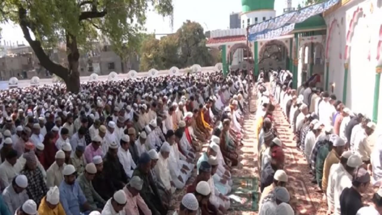 People offering Namaz in Indore (Photo/ANI) People offering Namaz in Indore (Photo/ANI)