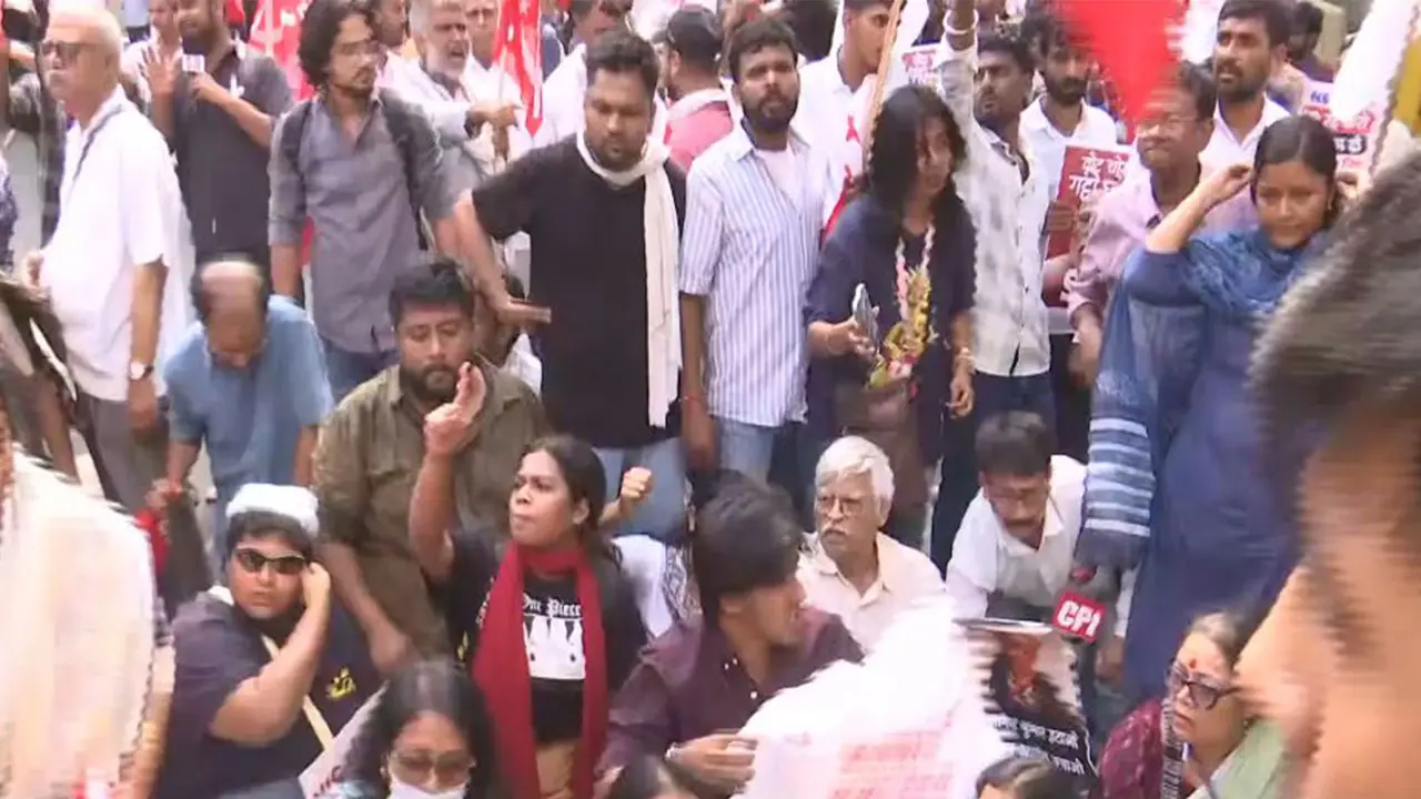 AISA, Left workers stage protest outside BJP headquarters (Photo/ANI) AISA, Left workers stage protest outside BJP headquarters (Photo/ANI)