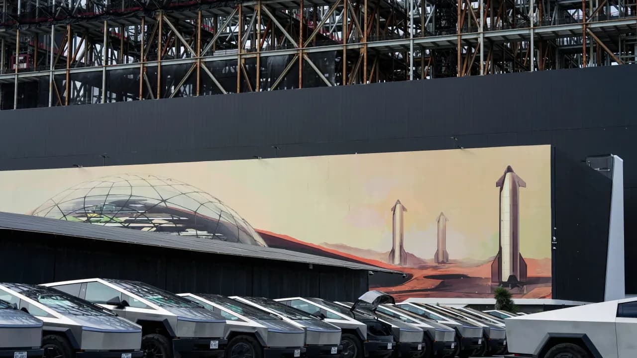 https://stocktwits.com/news articles/markets/equity/tesla s cybertruck base version hits 74 990 nearly 2 x its 2019 promised price/cZYkCspRJoL https://stocktwits.com/news articles/markets/equity/tesla s cybertruck base version hits 74 990 nearly 2 x its 2019 promised price/cZYkCspRJoL