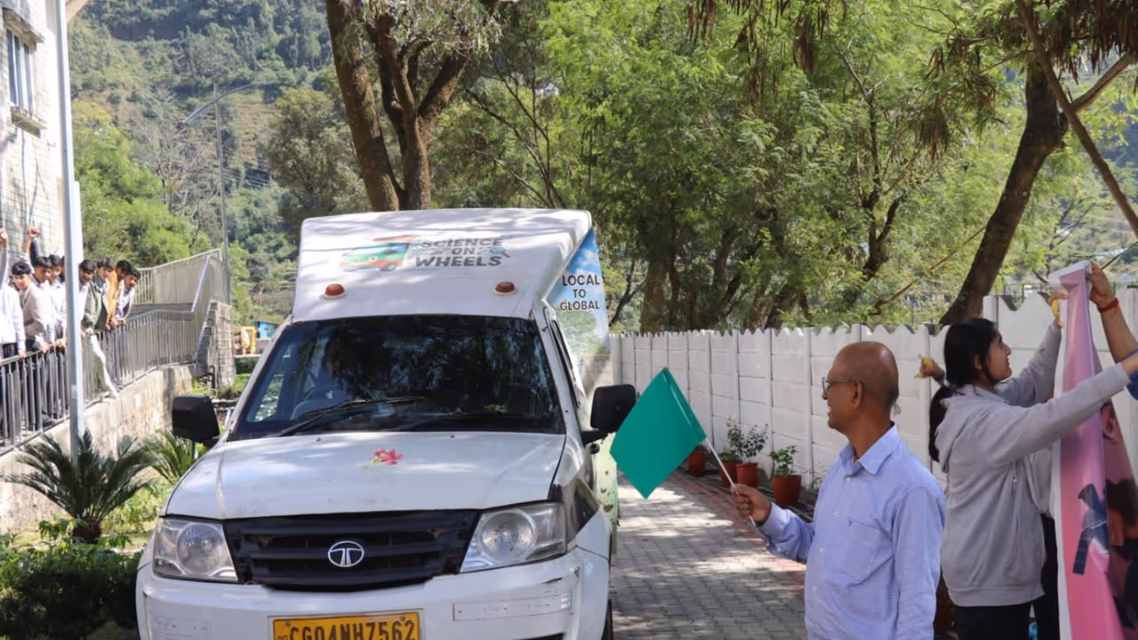 IIT Mandi launches ‘Science on Wheels’ initiative (Photo/IITMandi) IIT Mandi launches ‘Science on Wheels’ initiative (Photo/IITMandi)