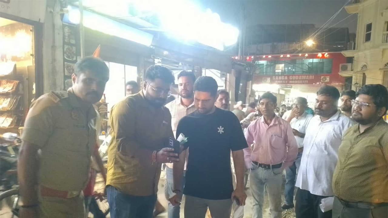 Varanasi Municipal Commissioner Himanshu Nagpal on inspection (Photo/Varanasi Municipal Corporation) Varanasi Municipal Commissioner Himanshu Nagpal on inspection (Photo/Varanasi Municipal Corporation)