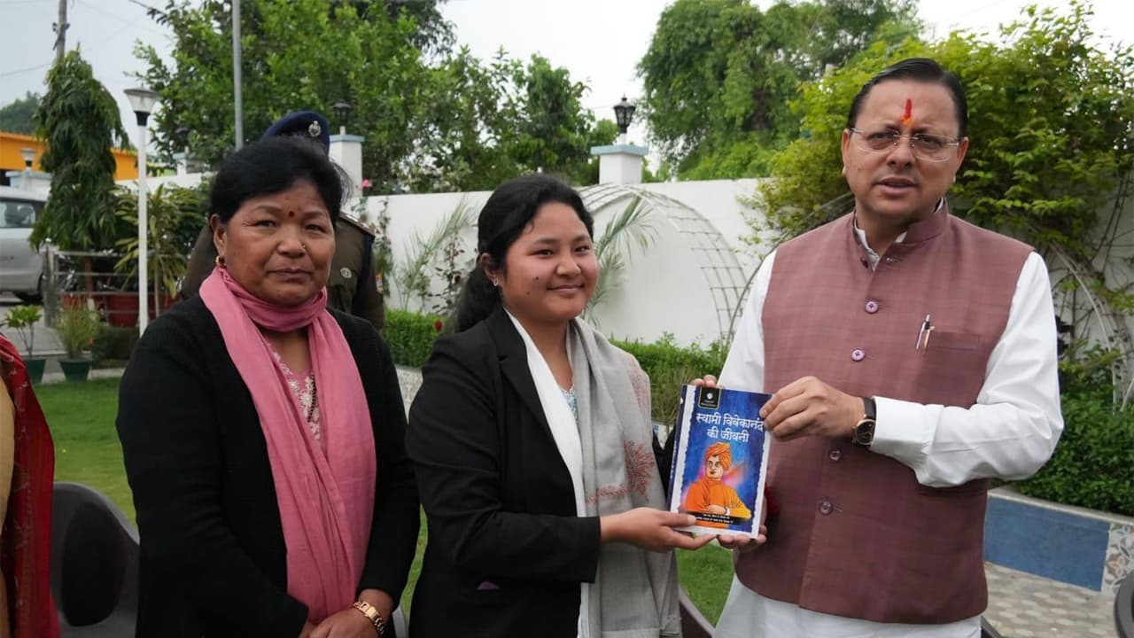 CM Pushkar Singh Dhami met with candidates who cleared the UPSC exam (Photo/ANI) CM Pushkar Singh Dhami met with candidates who cleared the UPSC exam (Photo/ANI)