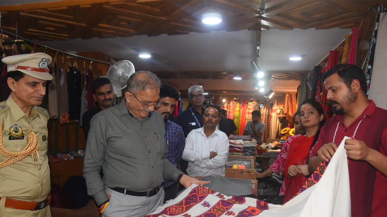 Governor Kavinder Gupta visits Himachal Emporium in New Delhi (Photo/ANI) Governor Kavinder Gupta visits Himachal Emporium in New Delhi (Photo/ANI)