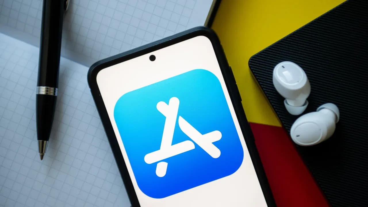 https://stocktwits.com/news-articles/markets/equity/apple-tweaks-app-store-rules-to-satisy-eu/chmgjwDRRI9